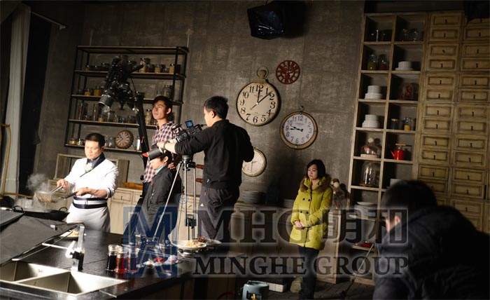 《加油吧！湘菜》在精产国品一二三产区蘑菇视频-国产午夜精品自在自线之la-护士你下面好紧我进不去-日韩精品视频在线观看免费-国产又爽又大又黄A片软件摄影棚内顺利录制