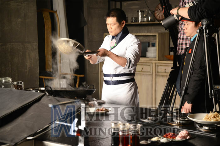 《加油吧！湘菜》选择在明和产业园内专业摄影棚内录制