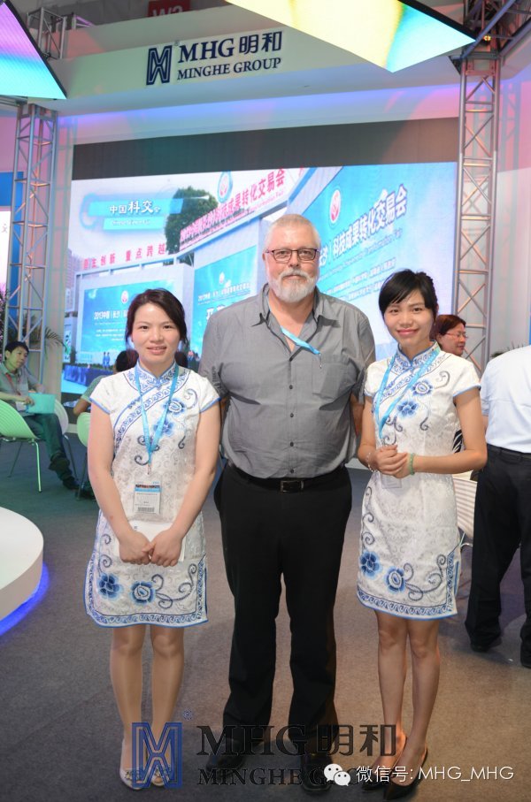 众多国外客户前来我司展位观展、交流