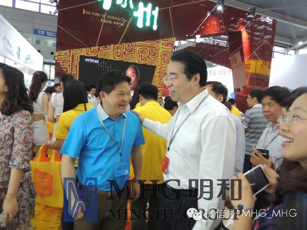 省委常委、省委宣传部部长许友声莅临明和展台