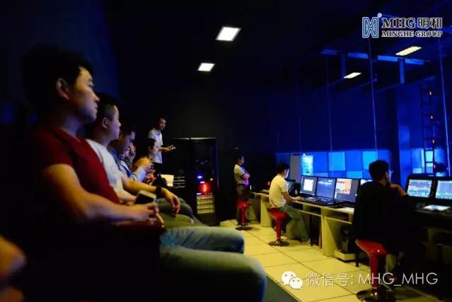 明和产品展示厅欣赏灯光秀